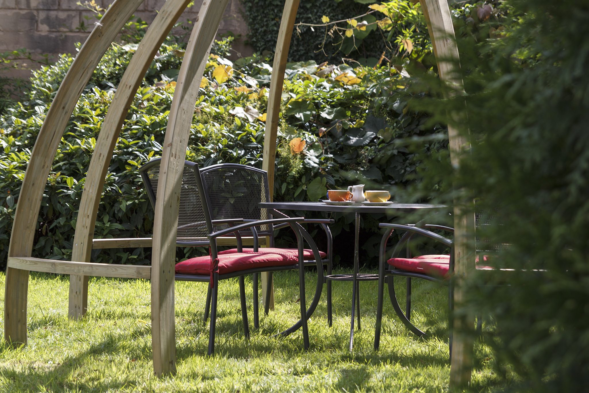 The Apollo Pergola is a distinctively designed dome shaped structure that will give your garden a contemporary feel. The beams and rafters are made from pressure-treated timber providing extra protection from outdoor elements.