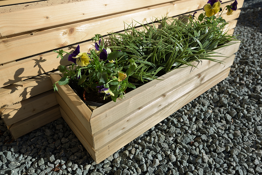 A contemporary styled rectangular planter perfect for displaying a small to medium sized flower display. Suitable for use in a small area such as a balcony, patio or even indoors. Made from pressure treated timber for long lasting use.
