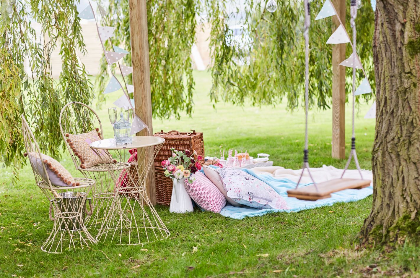 The Carousel Pergola is a timeless garden structure. The curves of the top beam reflect the natural shapes in your garden, whilst providing an effective frame for a garden feature beneath. The pressure-treated pale green timber protects from wood rot and decay