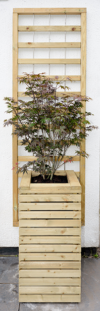 A modern planter designed to complement the Contemporary fence panel and structures. This planter would look fantastic as a pair to an entrance or walkway or even as a standalone feature. Perfect for Topiary and Acer trees, it comes pre-lined, assembled and pressure treated as standard.