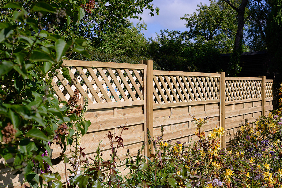 The Elite Malo Fence Panel is made from sturdy horizontal slats and lattice top that features a quality planed, rounded and grooved timber finish. This panel is pressure -treated offering protection against the elements and features a strong rebated frame for durability.