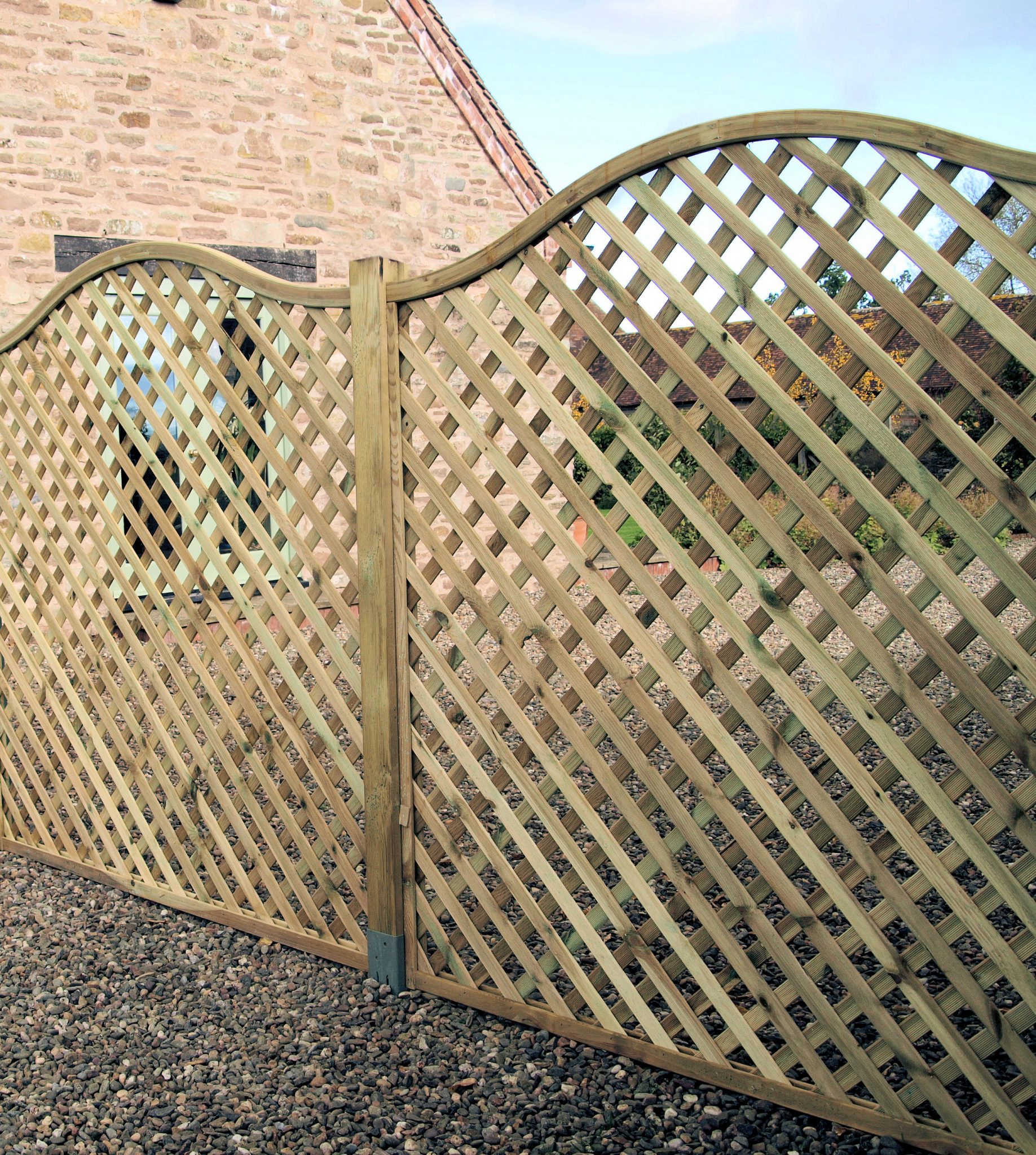 The trellis is planed, chamfered and grooved providing a beautiful decorative finish, it will fit in with many styles of gardens allowing you to use your imagination. Fitted into a sturdy 40mm rebated frame. The trellis is planed, chamfered and grooved providing a beautiful decorative finish. With a 44mm lattice gap throughout, the timber is pressure-treated ensuring protection against wood rot and fungal decay.