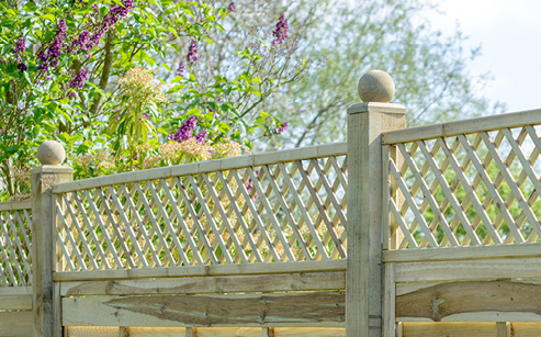 The Alderley is an attractive joint framed trellis available in varying shapes and sizes and part of the Valencia Garden Collection. With a lattice gap of 40mm, the trellis is planed and chamfered for a superior finish. Each product is pressure-treated ensuring longevity in use.