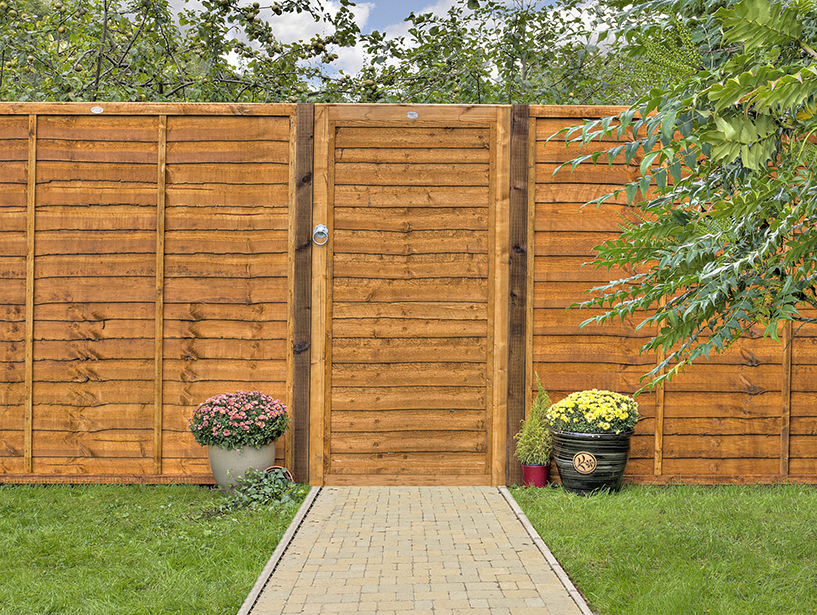 The Grange Side Entry Lap Gate is a great edition to a run of Grange Lap fencing. Made from waney edge slats, this gate can be hung from either left or right side with the option to use as a side or main entrance gate. Pressure-treated in golden brown treatment for protection against wood rot.