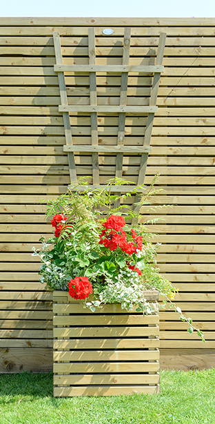 This robust square planter is a perfect addition to the Grange Contemporary fence panel and structures range. It comes with a liner and fully assembled, so is ready to be planted immediately. The planed and rounded slats are pressure treated for a high quality finish and an extra decorative look.