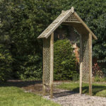 The Valencia Arch is a strong and robust arch with diamond trellis sides, and a slatted roof finished with pointed finials. This classic design is ideal as a garden feature, or creating an attractive arch over a pathway. Made from pressure treated timber to protect against wood rot and decay.