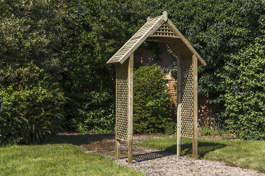 The Valencia Arch is a strong and robust arch with diamond trellis sides, and a slatted roof finished with pointed finials. This classic design is ideal as a garden feature, or creating an attractive arch over a pathway. Made from pressure treated timber to protect against wood rot and decay.