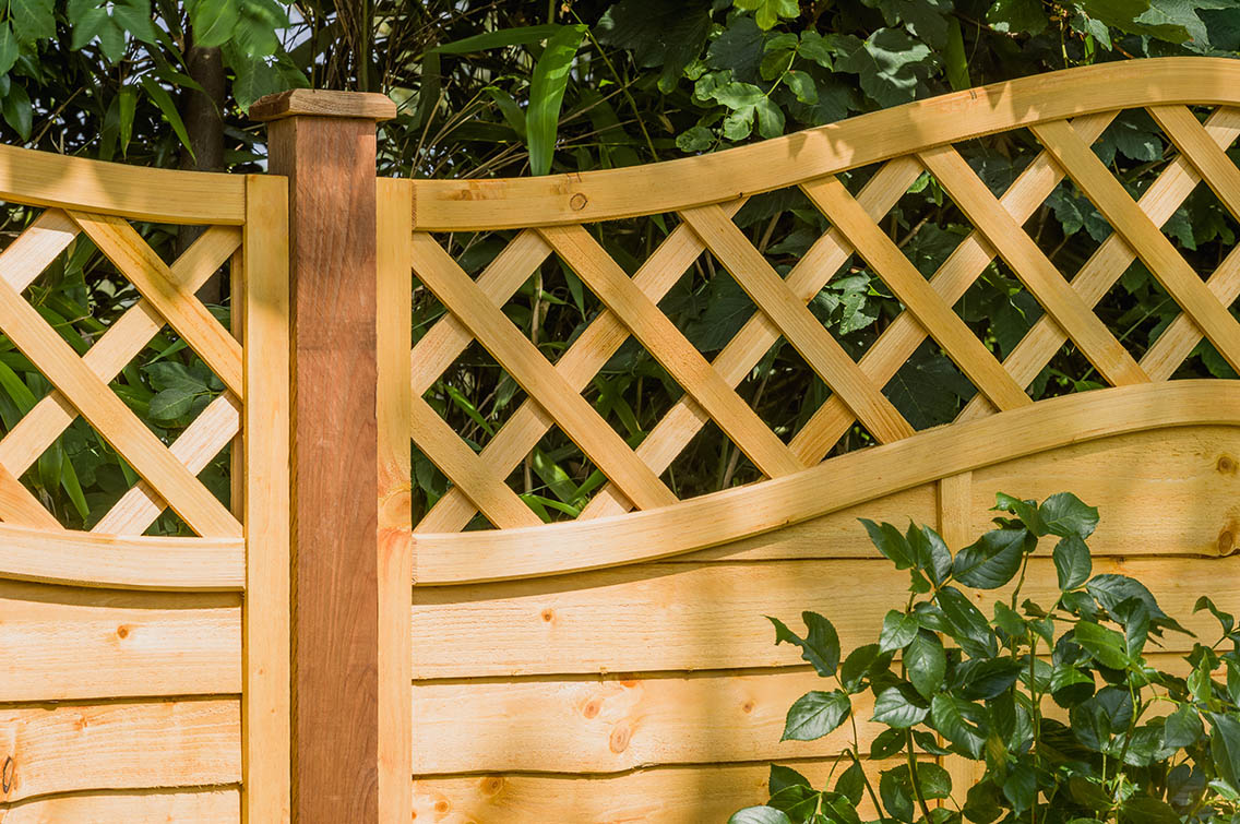SUPERIOR LATTICE TOP FENCE PANEL The latest member of the Superior Lap family, this stunning panel is the perfect combination of strength and beauty. The fully mortise and tenon jointed frame secures double waney edge slats, which are complemented with an eye catching lattice top.