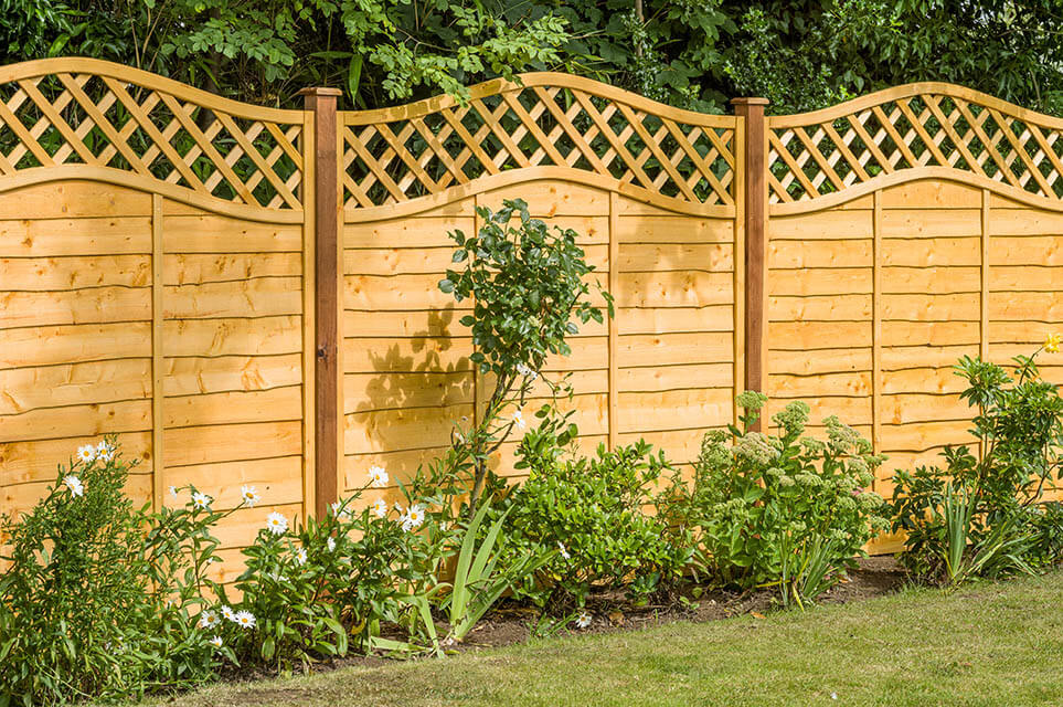 SUPERIOR LATTICE TOP FENCE PANEL The latest member of the Superior Lap family, this stunning panel is the perfect combination of strength and beauty. The fully mortise and tenon jointed frame secures double waney edge slats, which are complemented with an eye catching lattice top.